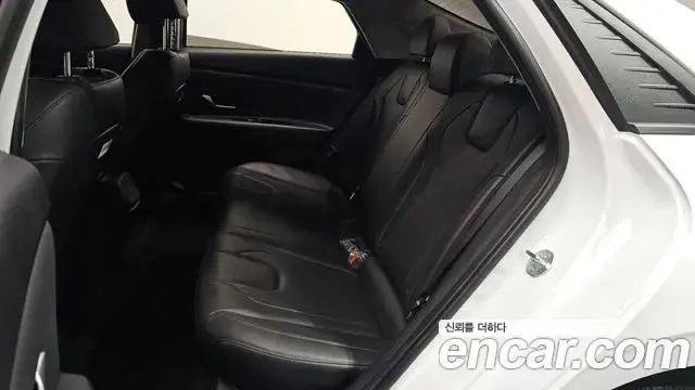 Hyundai The New Avante Hybrid 2023 — ფოტო 11/20