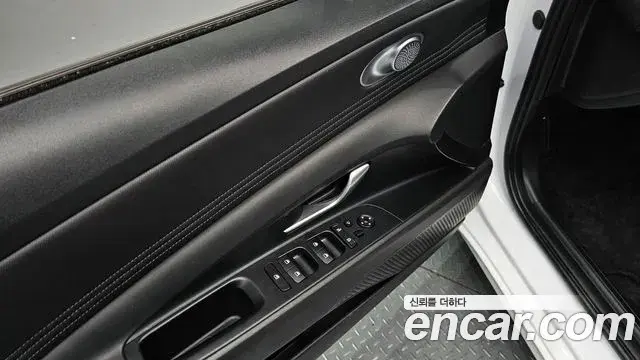 Hyundai The New Avante Hybrid 2023 — ფოტო 13/20