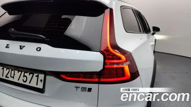 Volvo V60 Cross Country 2020 — Şəkil 22/36