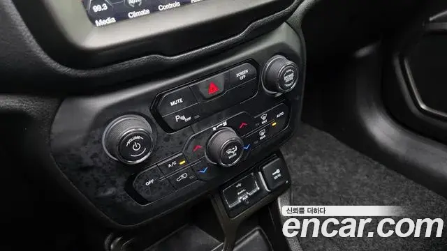 Jeep Renegade 2021 — Şəkil 11/30