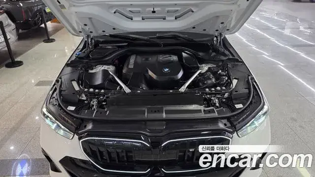 BMW 5 Series 2024 — ფოტო 13/20