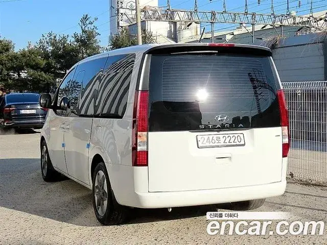Hyundai Staria 2023 — Фото 1/18