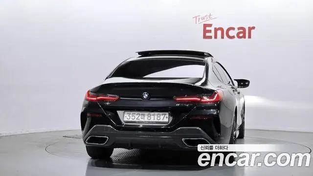 BMW 8 Series 2024 — Photo 16/32