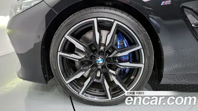 BMW 8 Series 2024 — Photo 30/32