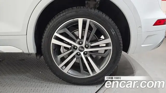 Audi Q5 2021 — ფოტო 19/31