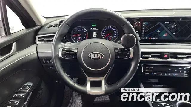 Kia K5 2021 — Şəkil 13/35