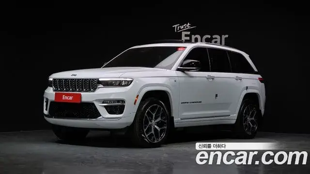 Jeep Grand Cherokee 2023 — Photo 8/32