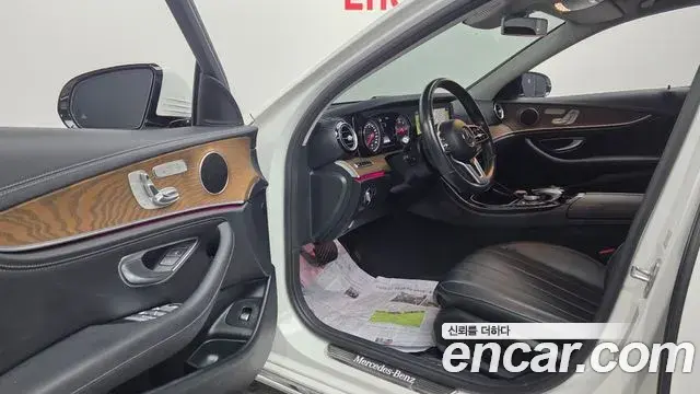 Mercedes-Benz E-Class 2020 — Photo 7/20