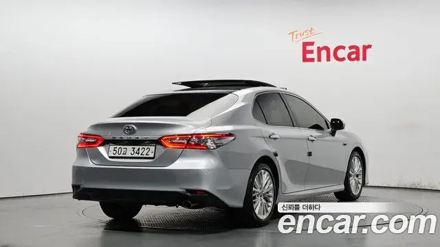 Toyota Camry 2018 — Şəkil 4/31