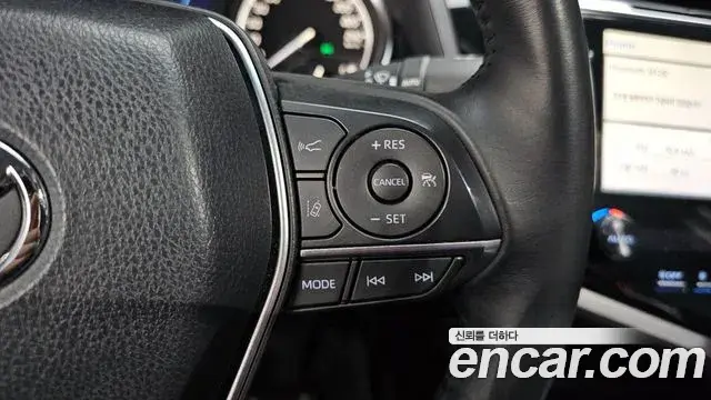 Toyota Camry 2018 — Şəkil 24/31