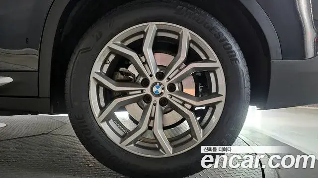 BMW X4 2021 — Photo 29/30