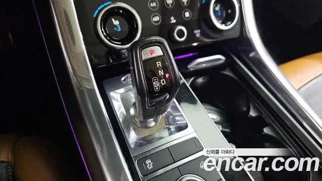 Land Rover Range Rover Sport 2018 — Photo 25/36
