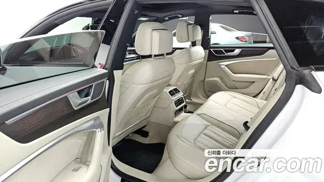 Audi A7 2022 — Photo 19/20