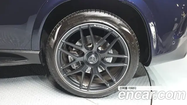 Mercedes-Benz GLE-Class 2022 — Photo 9/34