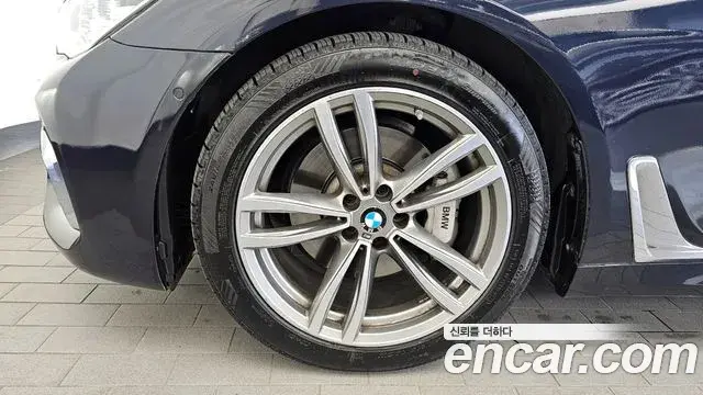 BMW 7 Series 2018 — Şəkil 13/20