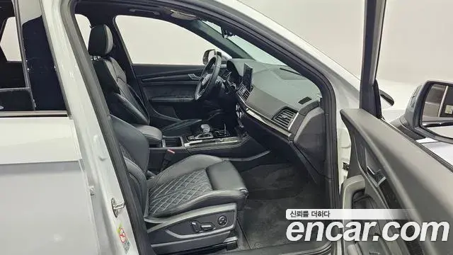 Audi SQ5 2021 — Şəkil 11/36
