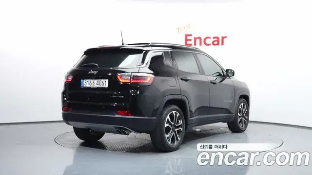Jeep Compass 2022 — Photo 27/38