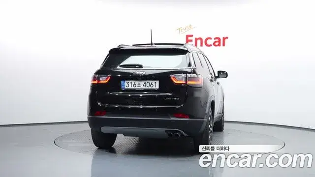 Jeep Compass 2022 — Photo 8/38
