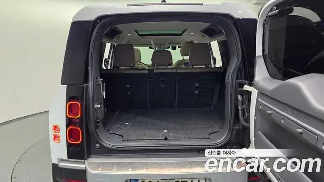 Land Rover Defender 2021 — ფოტო 18/38