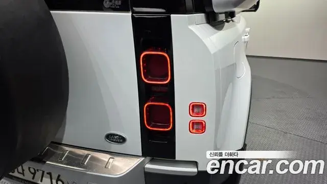 Land Rover Defender 2021 — ფოტო 28/38