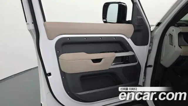 Land Rover Defender 2021 — ფოტო 2/38
