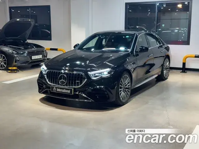 Mercedes-Benz E-Class 2025 — Photo 7/20
