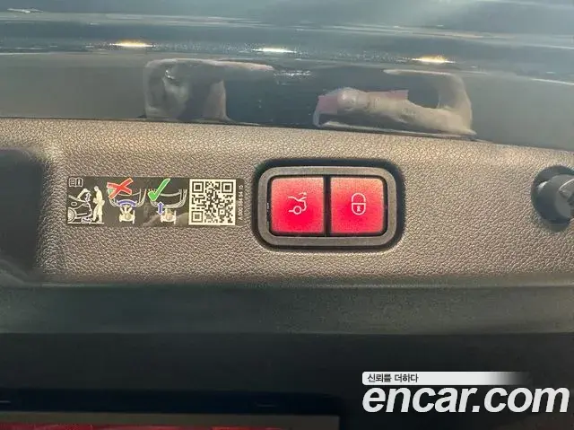 Mercedes-Benz E-Class 2025 — Photo 11/20