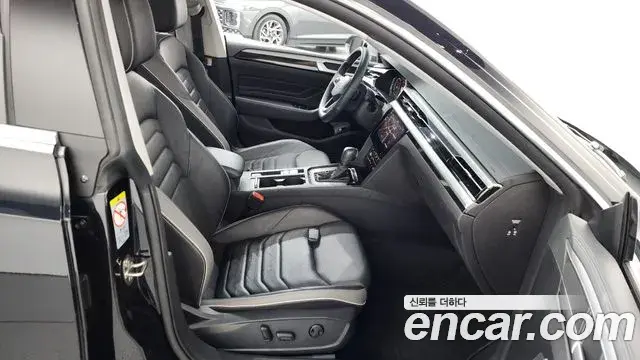 Volkswagen Arteon 2022 — Photo 30/33