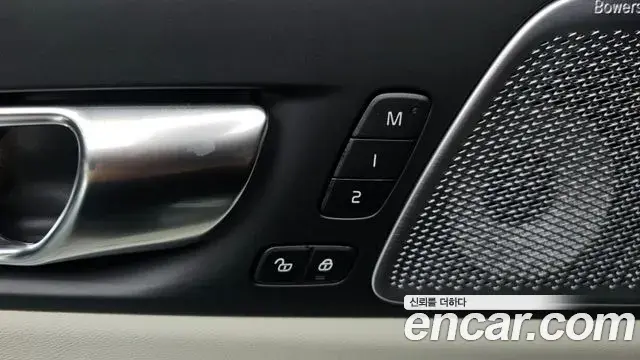 Volvo XC60 2026 — Photo 29/38