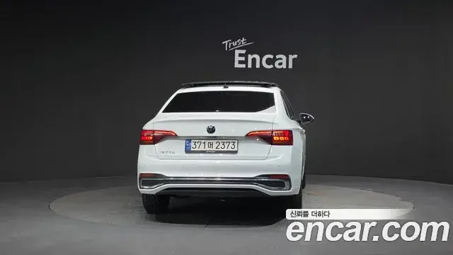 Volkswagen Jetta 2023 — ფოტო 12/31
