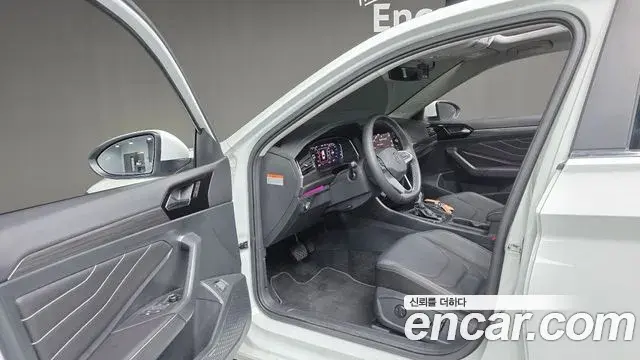 Volkswagen Jetta 2023 — ფოტო 22/31