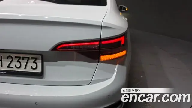 Volkswagen Jetta 2023 — ფოტო 26/31
