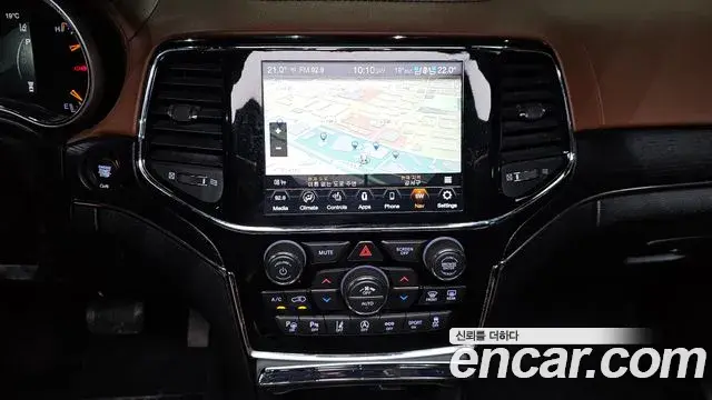 Jeep Grand Cherokee 2020 — Şəkil 10/31
