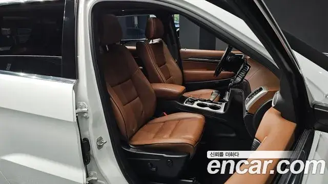 Jeep Grand Cherokee 2020 — Şəkil 26/31