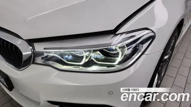 BMW 5 Series 2020 — Photo 13/33
