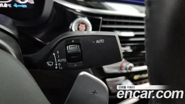 BMW 5 Series 2020 — Photo 26/33