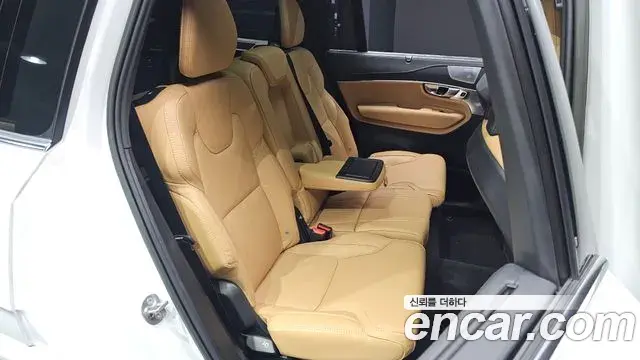 Volvo XC90 2023 — ფოტო 27/32