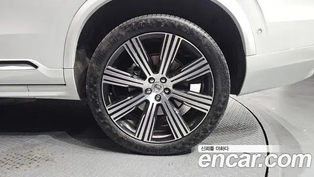 Volvo XC90 2023 — ფოტო 19/32