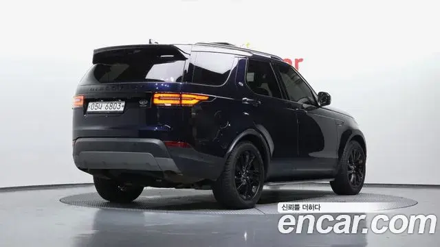 Land Rover Discovery 5 2019 — Şəkil 28/35