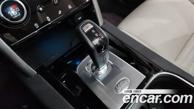 Land Rover Discovery Sport 2020 — Photo 17/35