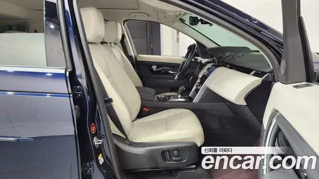 Land Rover Discovery Sport 2020 — Photo 15/35