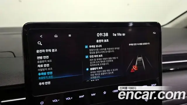 Hyundai Staria 2023 — ფოტო 18/34