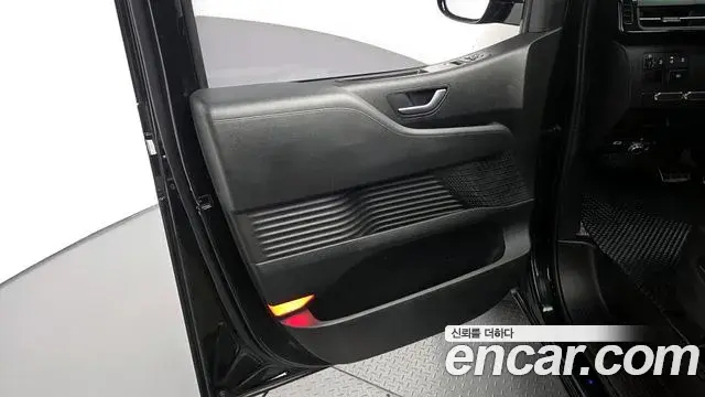 Hyundai Staria 2023 — ფოტო 10/34