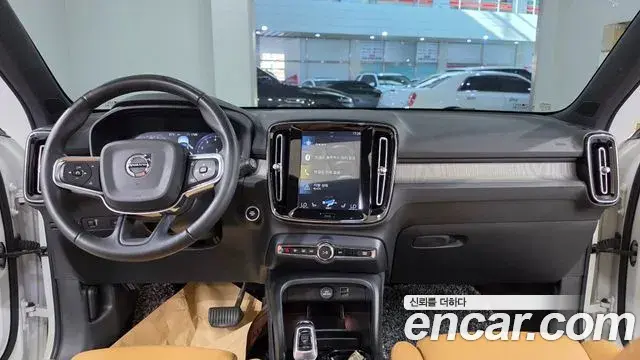 Volvo XC40 2020 — Photo 7/20