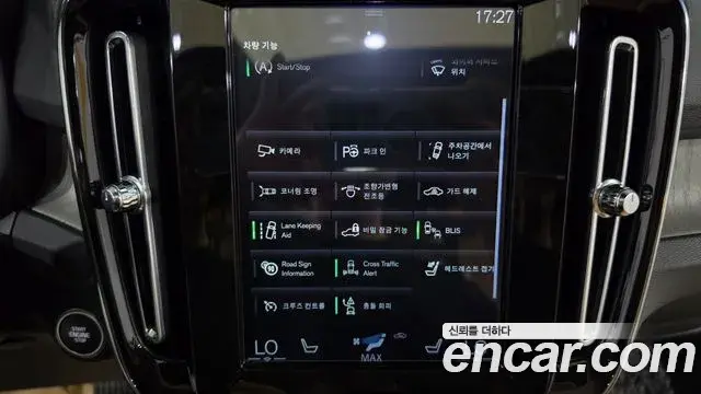 Volvo XC40 2020 — Photo 6/20