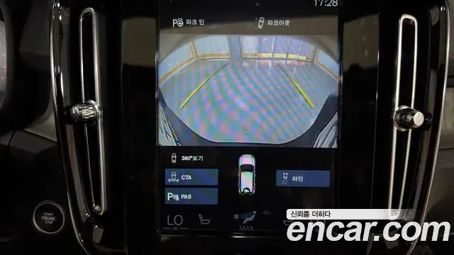 Volvo XC40 2020 — Photo 10/20