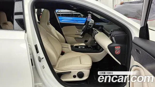 Mercedes-Benz A-Class 2019 — Photo 21/29