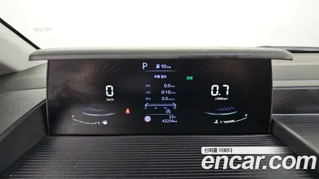 Hyundai Staria 2023 — Фото 8/20
