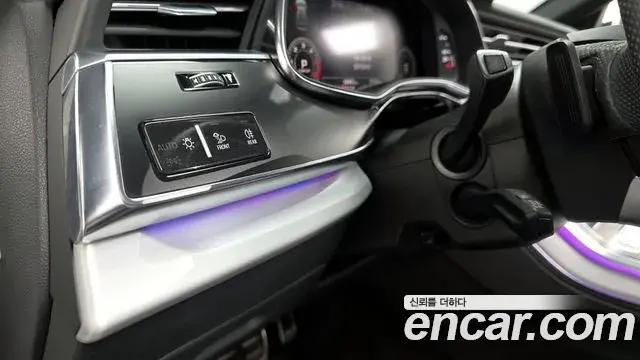 Audi Q8 2021 — ფოტო 26/39