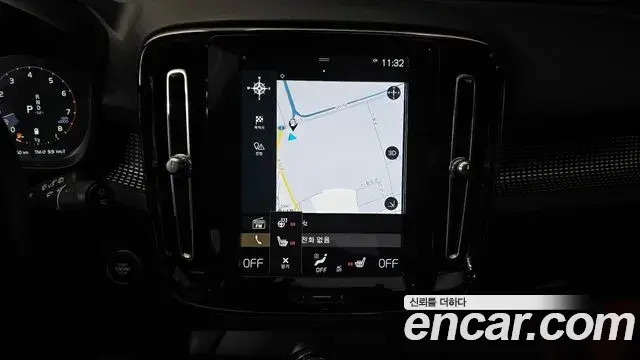 Volvo XC40 2021 — Photo 4/30